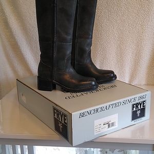NEW rare Frye Campus boots